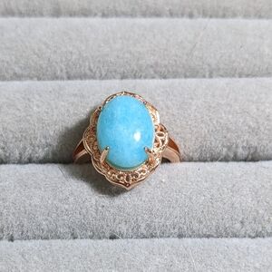 Elegant Gold and Blue Stone Ring